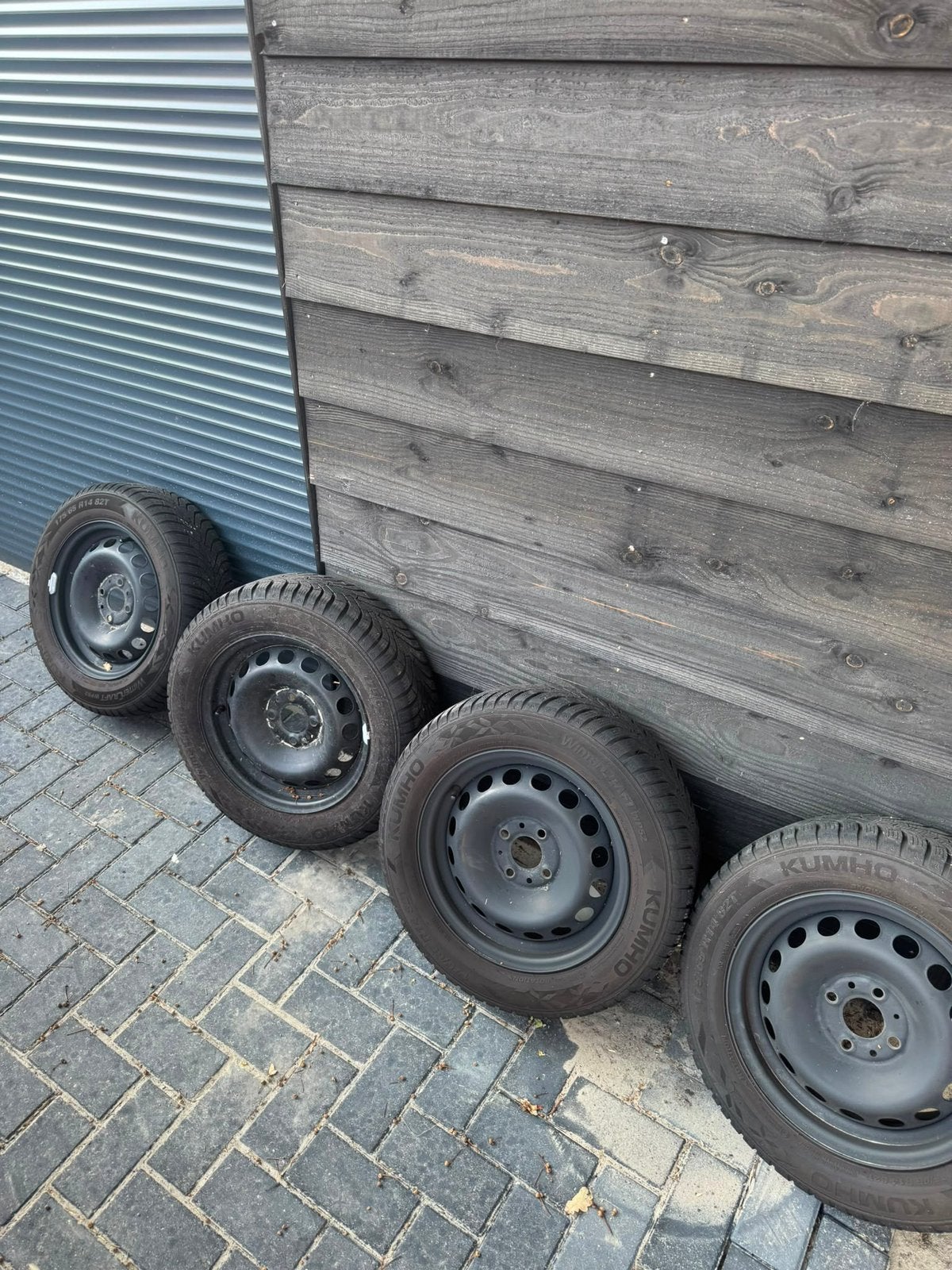 Setje fiat 500. Velgen met goeie winterbanden, 15 inch, Velg(en), 175 mm, Winterbanden