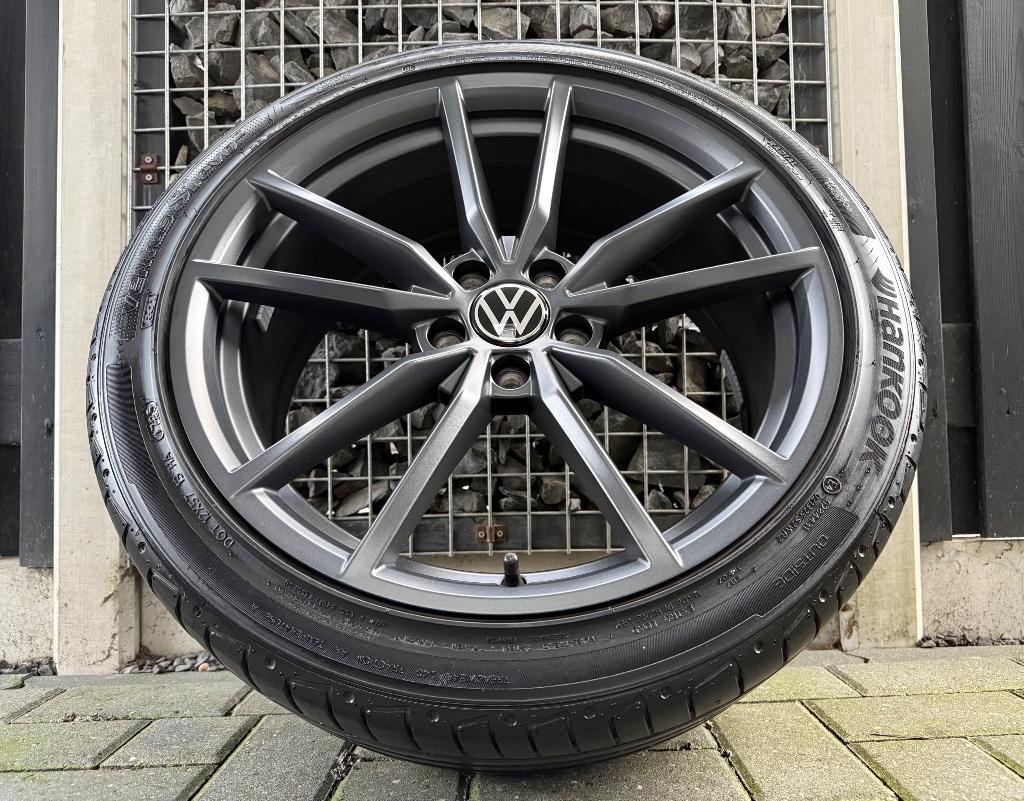 ZGAN Originele 19” PRETORIA VW Passat T-Roc R-line velgen, Auto-onderdelen, Gebruikt, Banden en Velgen, 235 mm, Personenwagen