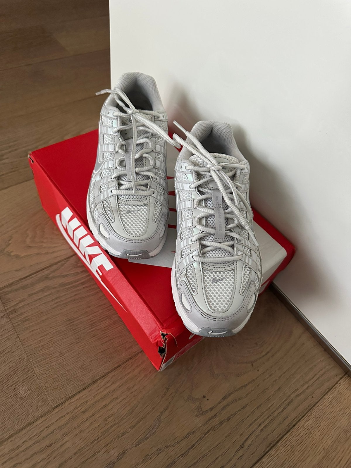 Nike P6000 maat 39, Ophalen of Verzenden, Zo goed als nieuw, Wit, Sneakers of Gympen