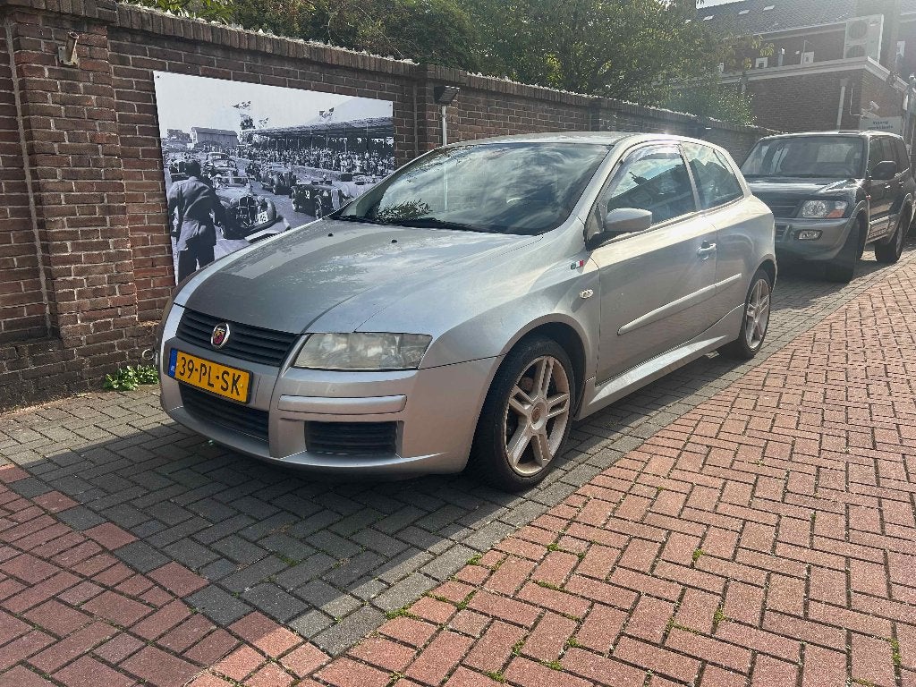 Fiat Stilo 2.4 20V 3DR Selespeed 2004 Grijs, Auto's, Zwart, Stilo, 1240 kg, Particulier