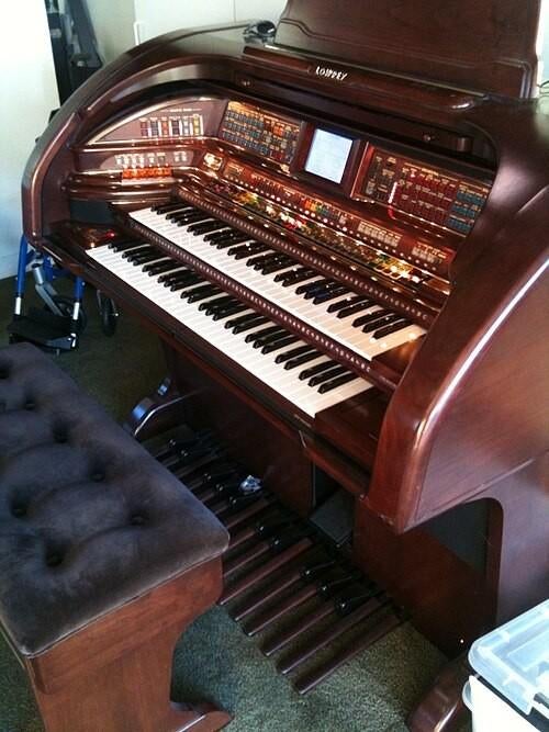 GEZOCHT: Lowrey Orgel, Muziek en Instrumenten, Orgels, Gebruikt, Orgel, 2 klavieren, Ophalen of Verzenden