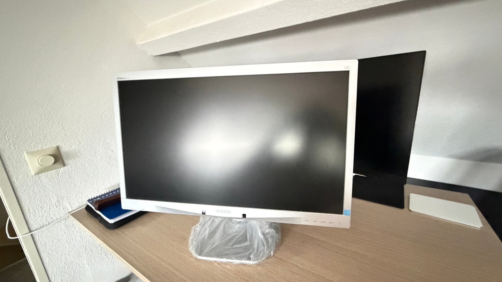 Foto 2 van Philips Brilliance 24 inch monitor - goede staat