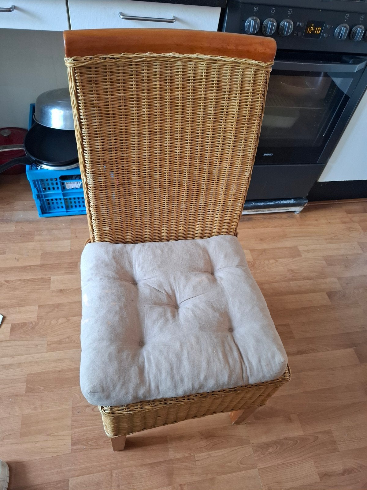 4 rieten stoelen met kussens, Gebruikt, Bruin, Ophalen of Verzenden, Landelijk