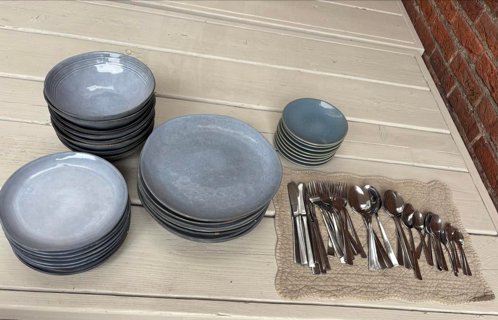 Servies en bestekset, Huis en Inrichting, Keuken | Servies, Gebruikt, Compleet servies, Effen, Keramiek, Ophalen