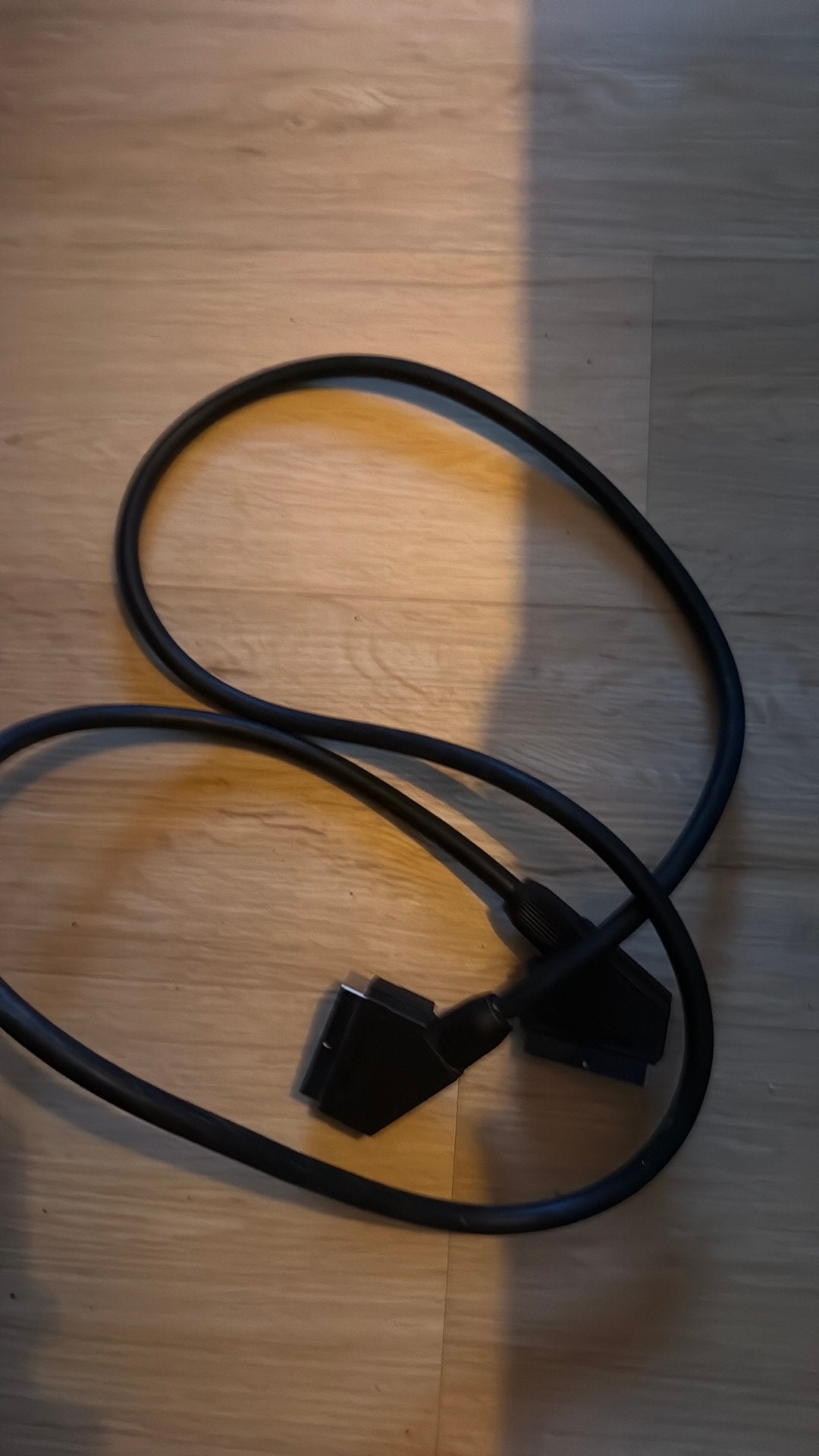 Scart kabel, Ophalen of Verzenden, Zo goed als nieuw, Minder dan 2 meter, Scartkabel