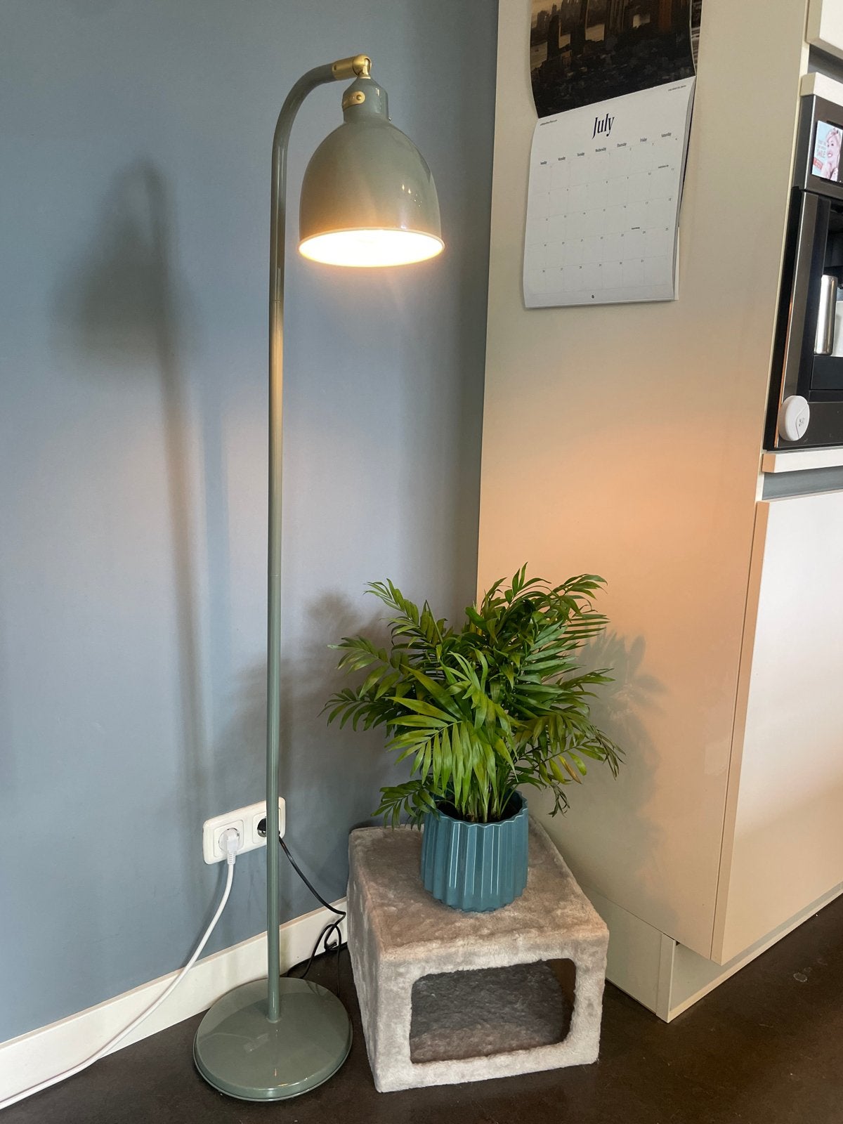 Ikea staande lamp - Groen/grijs metaal, Ophalen, 100 tot 150 cm, E27 (groot), Zo goed als nieuw