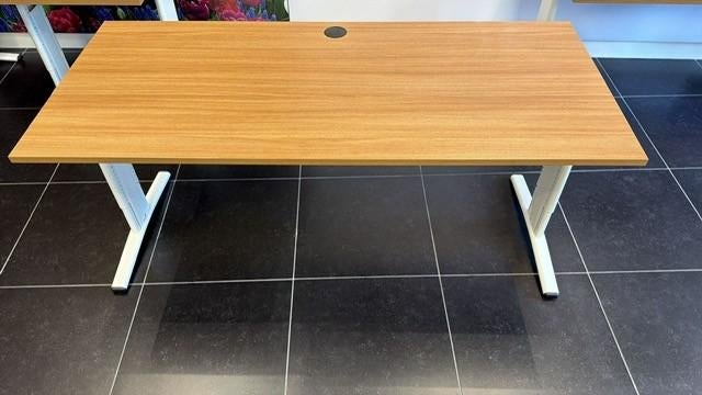 Hoogte instelbaar bureaus, Ophalen, In hoogte verstelbaar, Zo goed als nieuw, Zit-sta bureau
