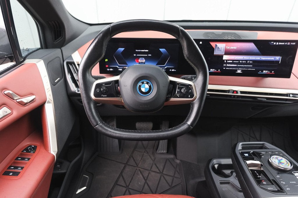 BMW iX xDrive50 High Executive / Trekhaak / Panoramadak Sky, Auto's, BMW, 131 €/maand, 629 km, Gebruikt, Met garantie (alle)