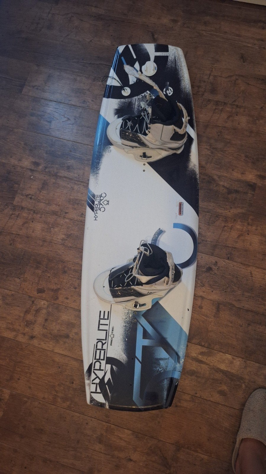 Hyperlite State 135 Wakeboard met open toe bindingen, Watersport en Boten, Wakeboarden, Gebruikt, Board en Schoenen, Ophalen