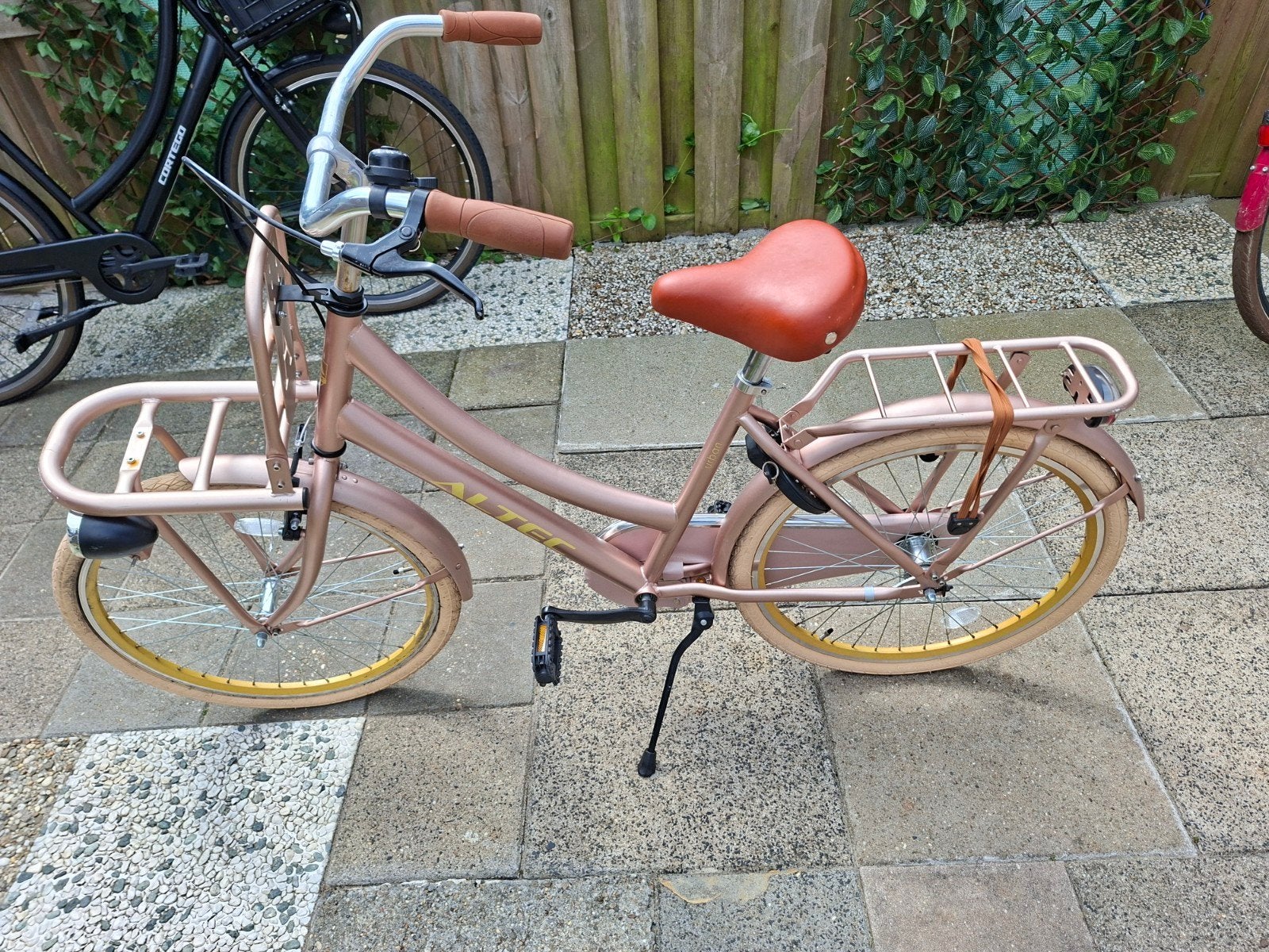 Altec Urban meisje fiets - Zo goed als nieuw, Fietsen en Brommers, Fietsen | Kinderfietsjes, Ophalen, Zo goed als nieuw, Altec Urban