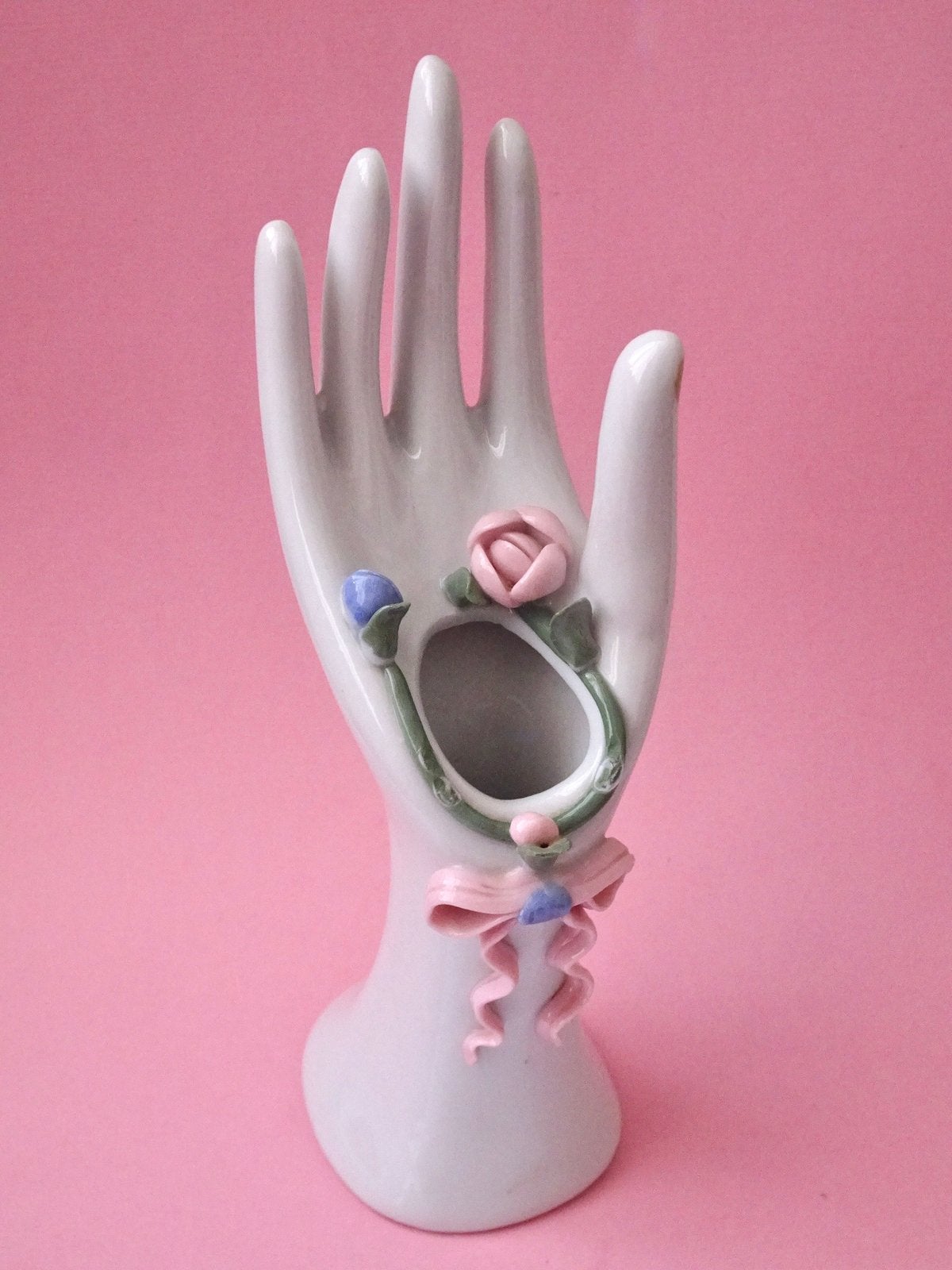Vintage 60s porselein vaas hand handje blauw wit roze kitsch, Ophalen