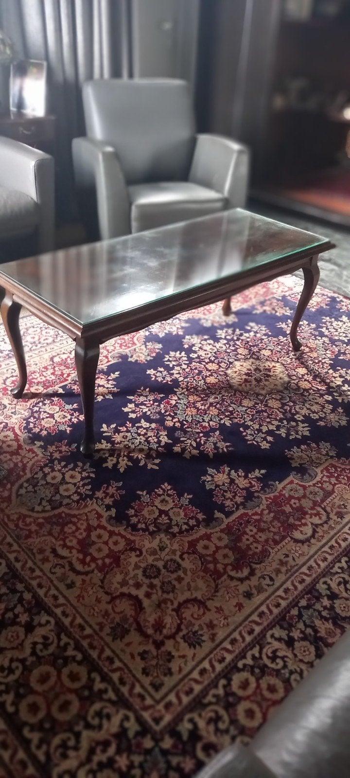 Mahonie houten salontafel met glasplaat, Gebruikt, 100 tot 150 cm, Overige houtsoorten, Queen ann stijl mahoniehout met bijpassende glasplaat