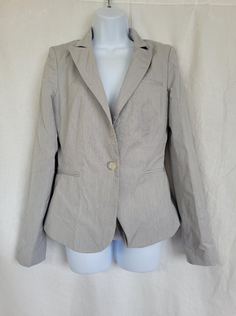 Mooi grijs jasje met witte krijtstreep mt 38 merk WE, Kleding | Dames, Jasjes, Kostuums en Pakken, Maat 38/40 (M), ., Ophalen of Verzenden