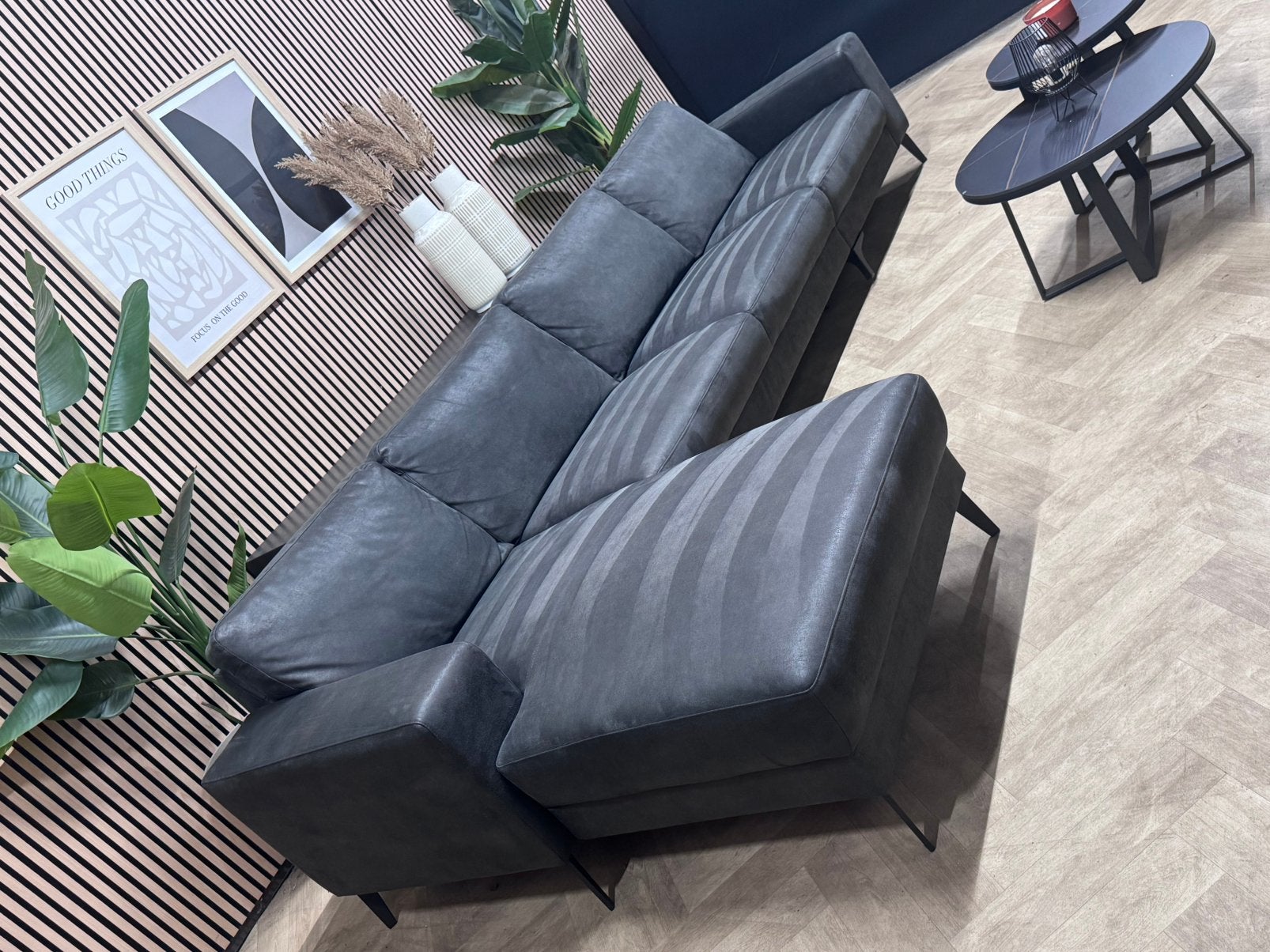 ZGAN Kapenga Hoekbank Microleer - Antraciet - 337 x 165cm, Huis en Inrichting, Banken | Bankstellen, -, -, Hoekbank, 300 cm of meer