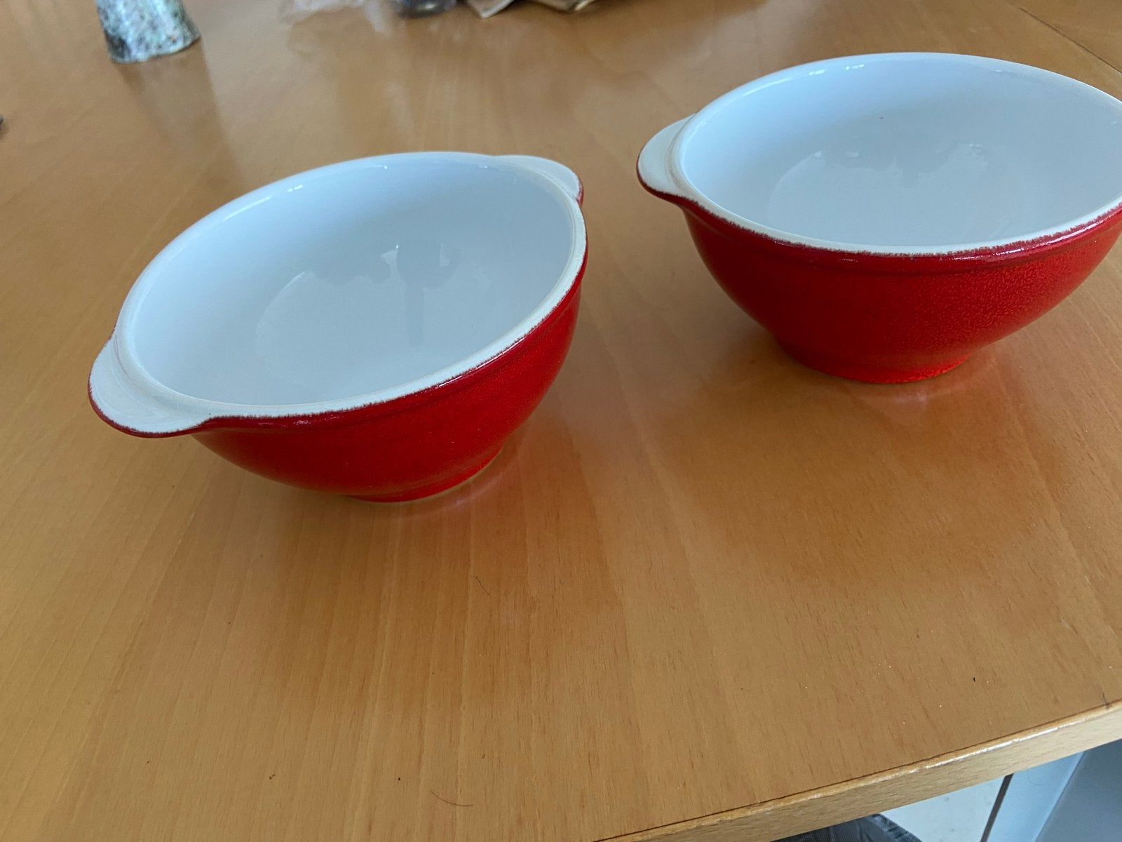 Emile Henry soepkommen 2 stuks, rood - Made in France, Gebruikt, Overige merken, Ophalen of Verzenden, Kom(men)