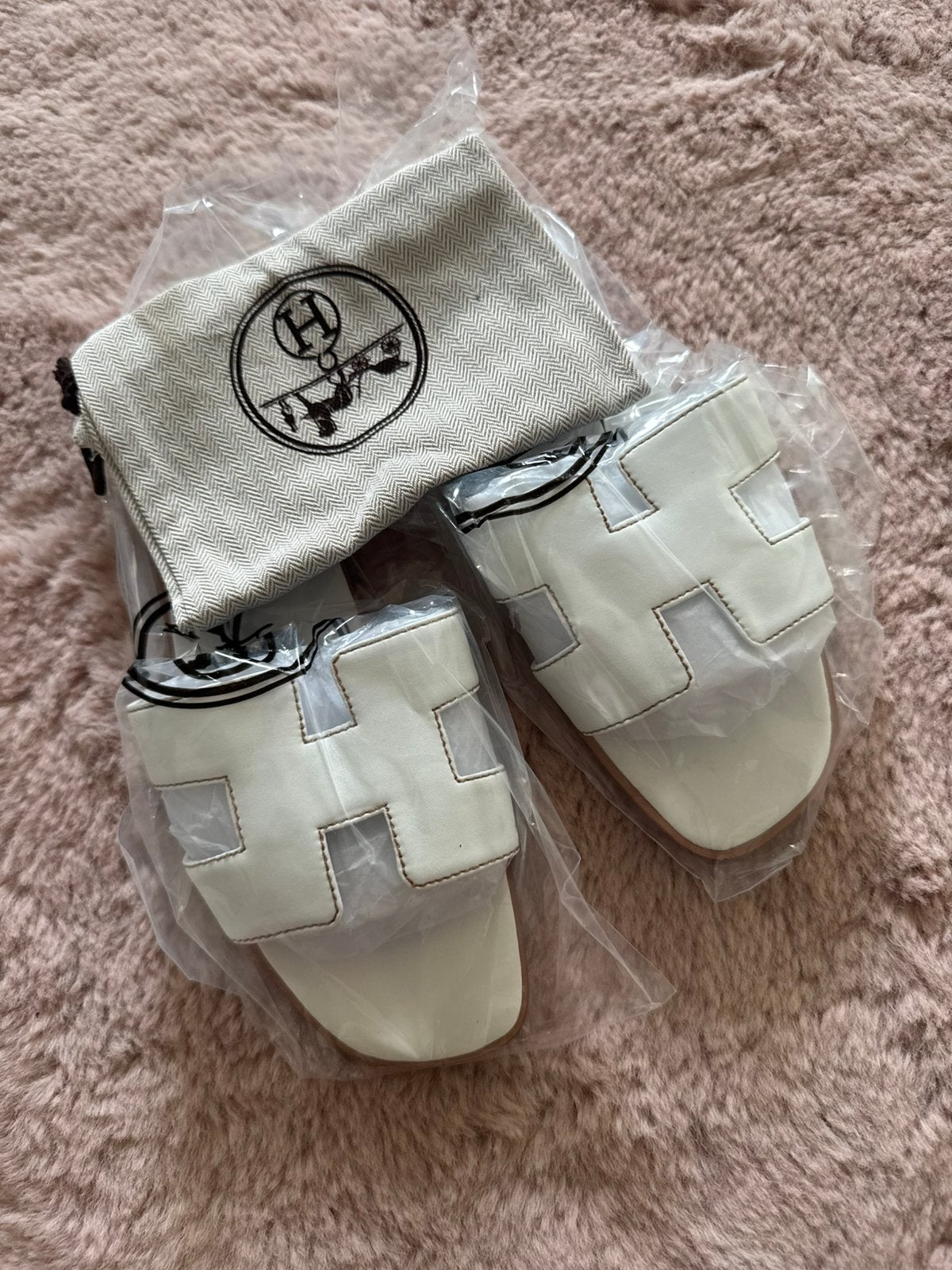 Hermes oran slippers wit, Ophalen of Verzenden, Zo goed als nieuw