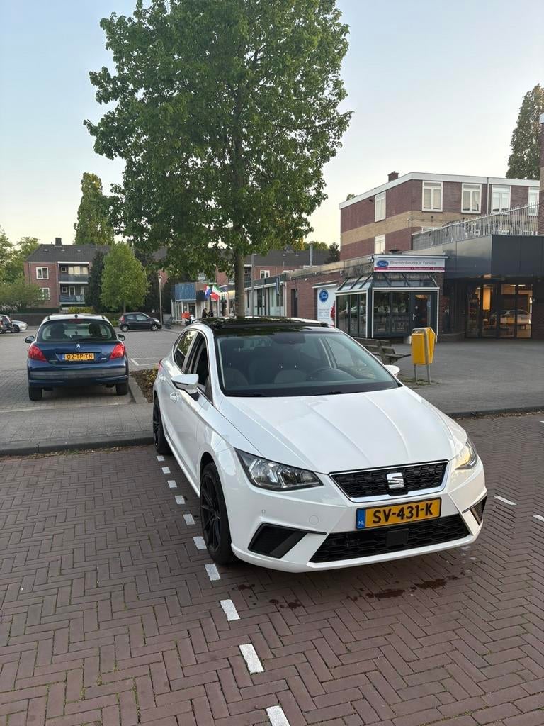 Seat Ibiza 1.0 5d 2018 PANO Wit, Auto's, Stof, 40 €/maand, Zwart, 95 pk