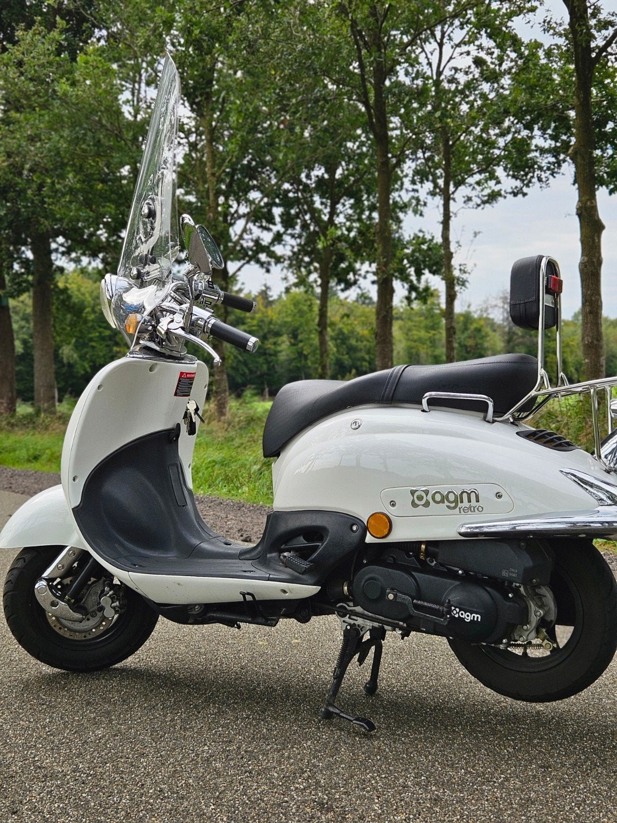 Nette AGM V641 (2015) Blauw Kenteken + Begrenzer met afstand, Ophalen, Zo goed als nieuw, AGM, Benzine