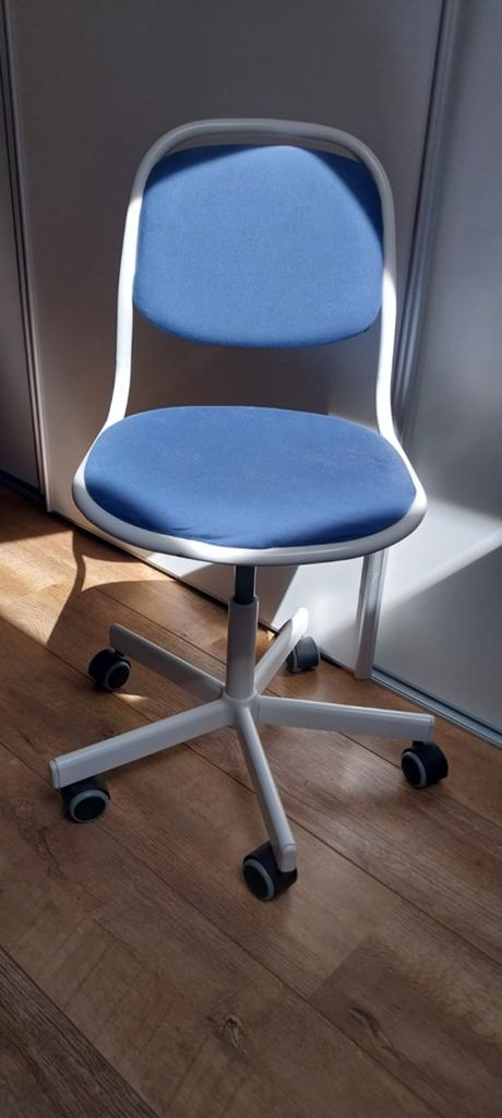 Ikea kinderbureaustoel met blauwe bekleding, Ophalen, Gebruikt, Blauw
