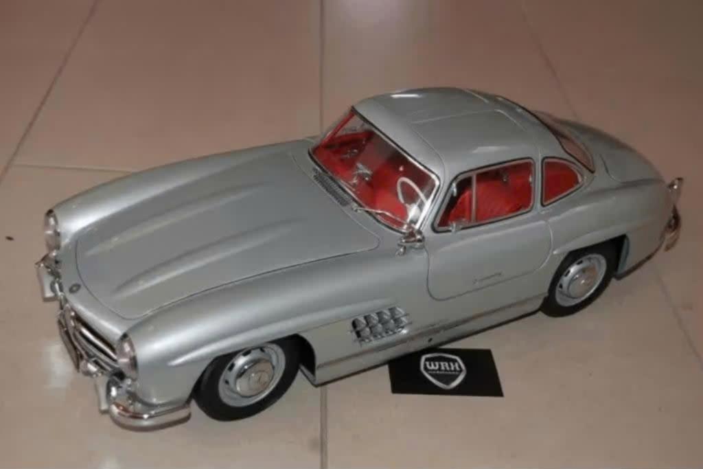 SALE ! 1:8 MERCEDES 300 SL GULLWING silver/red Eaglemoss WRH, Hobby en Vrije tijd, Modelauto's | 1:5 tot 1:12, Ophalen, Zo goed als nieuw
