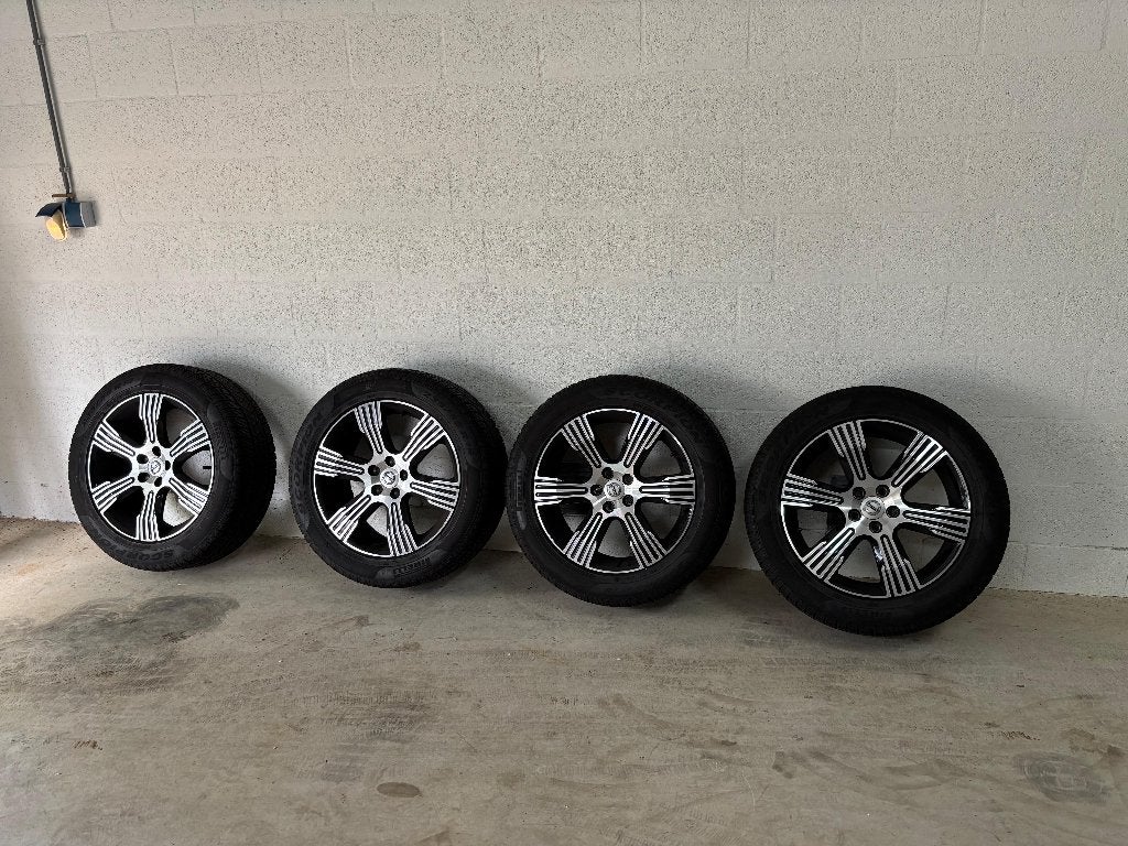 Originele 18" Volvo XC40 Winterset – Black Diamond Cut, Ophalen, Gebruikt, Velg(en), 17 inch
