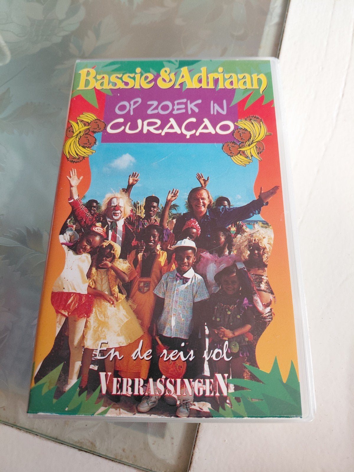 Bassie en Adriaan op zoek in Curaçao videoband #2 CNR, Cd's en Dvd's, Ophalen of Verzenden, Gebruikt, Kinderprogramma of -film