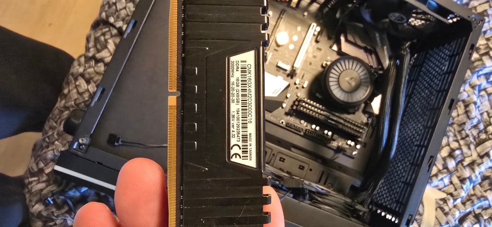 Foto 2 van Gaming PC met AMD Ryzen 7 2700X processor