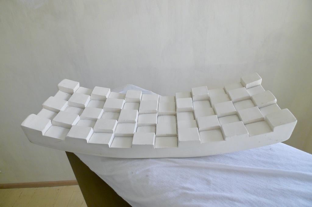 Geometrische Design Schaal (60 cm) Gegoten Kunststof, Antiek en Kunst, Kunst | Designobjecten, Ophalen of Verzenden