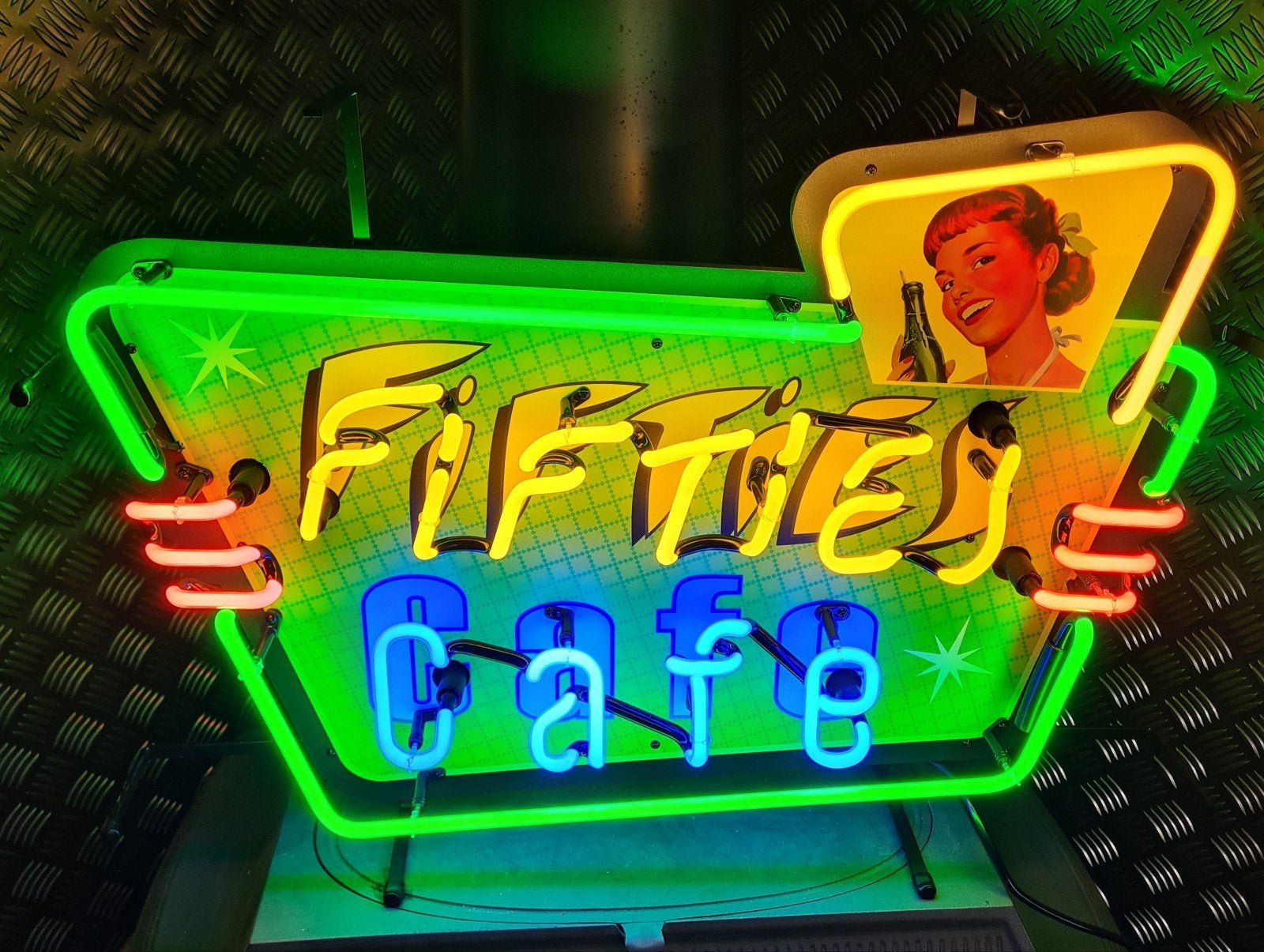 FIFTIES SIXTIES NEONVERLICHTING FIFTIES CAFE MET ACHTERPLAAT, Ophalen, Nieuw