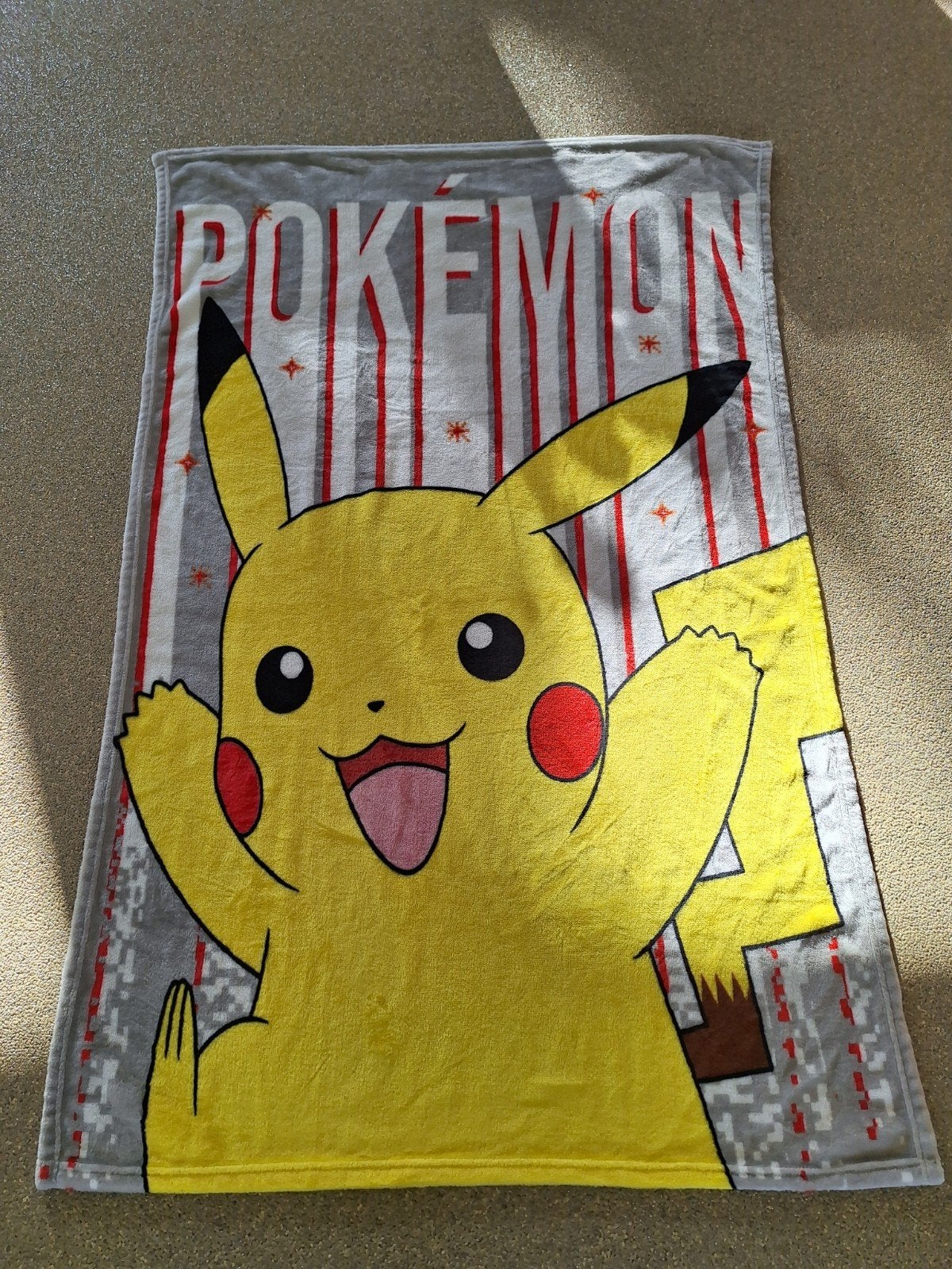 pokemon fleece deken, 2 stuks, zgan, Kinderen en Baby's, Ophalen of Verzenden