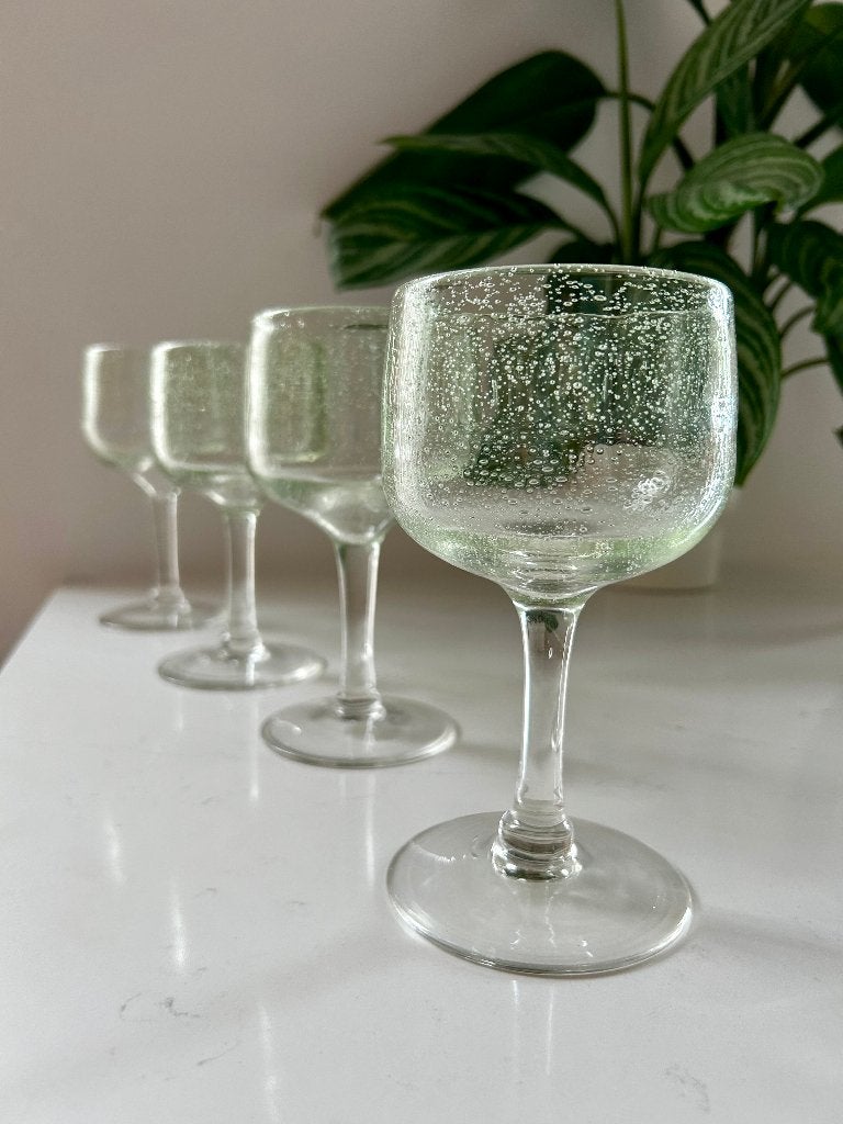 4 stoere wijnglazen dik glas. Brutalist wijnglas. 275 ml, Ophalen of Verzenden, Zo goed als nieuw, Overige typen