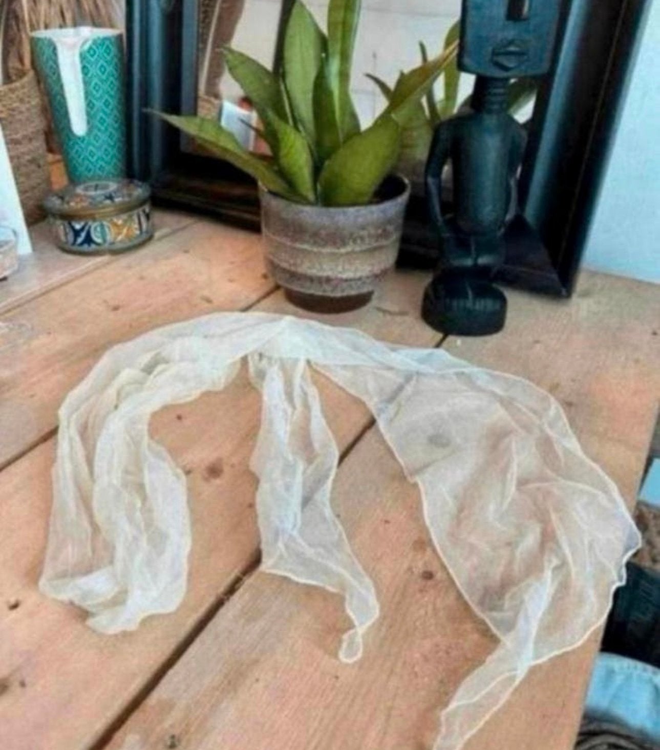 Nieuw: wit doorzichtig sjaaltje met een glitter erin geweven, Kleding | Dames, Mutsen, Sjaals en Handschoenen, Ophalen of Verzenden