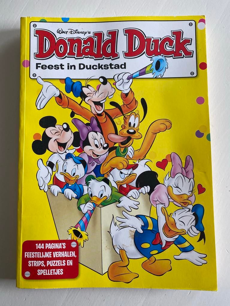 Donald Duck - Feest in Duckstad (144 pagina's), Eén stripboek, Ophalen of Verzenden, Zo goed als nieuw