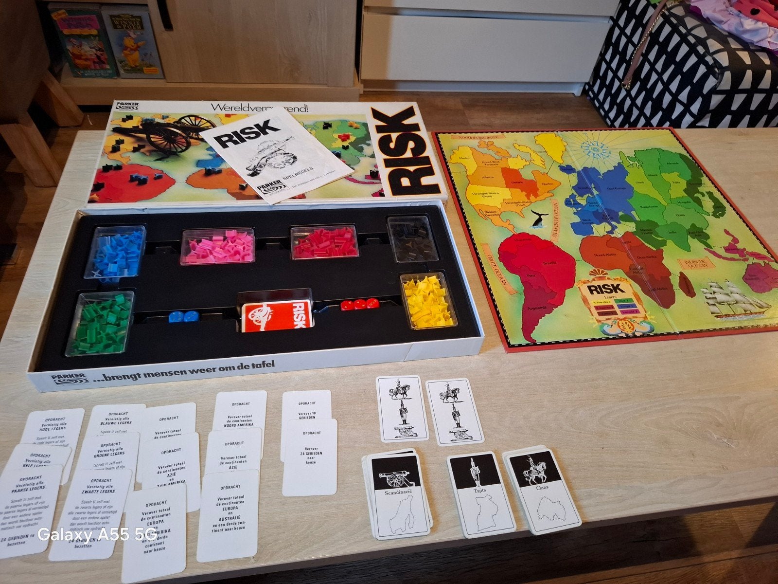 Risk Wereldveroverend! Bordspel - Klassieke Editie, Parker, Gebruikt, Vijf spelers of meer, 1027 Newport Ave, Pawtucket, RI 02861, USA