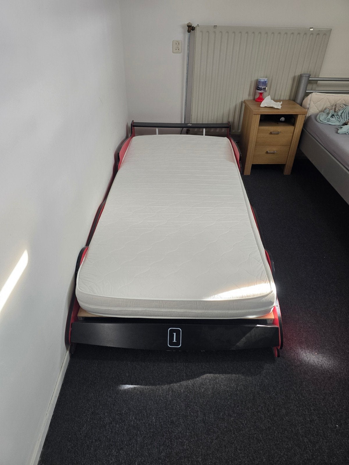 Sport auto kinder bed met matras, Ophalen, Zo goed als nieuw, Eenpersoons, 90 cm