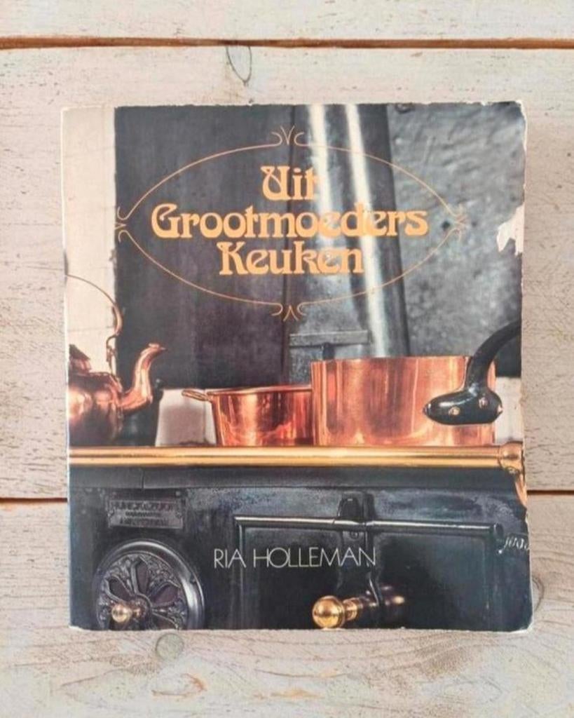 Ria Holleman - Uit grootmoeders keuken **Zeer Zeldzaam**, Ophalen of Verzenden, Gelezen, Ria Holleman