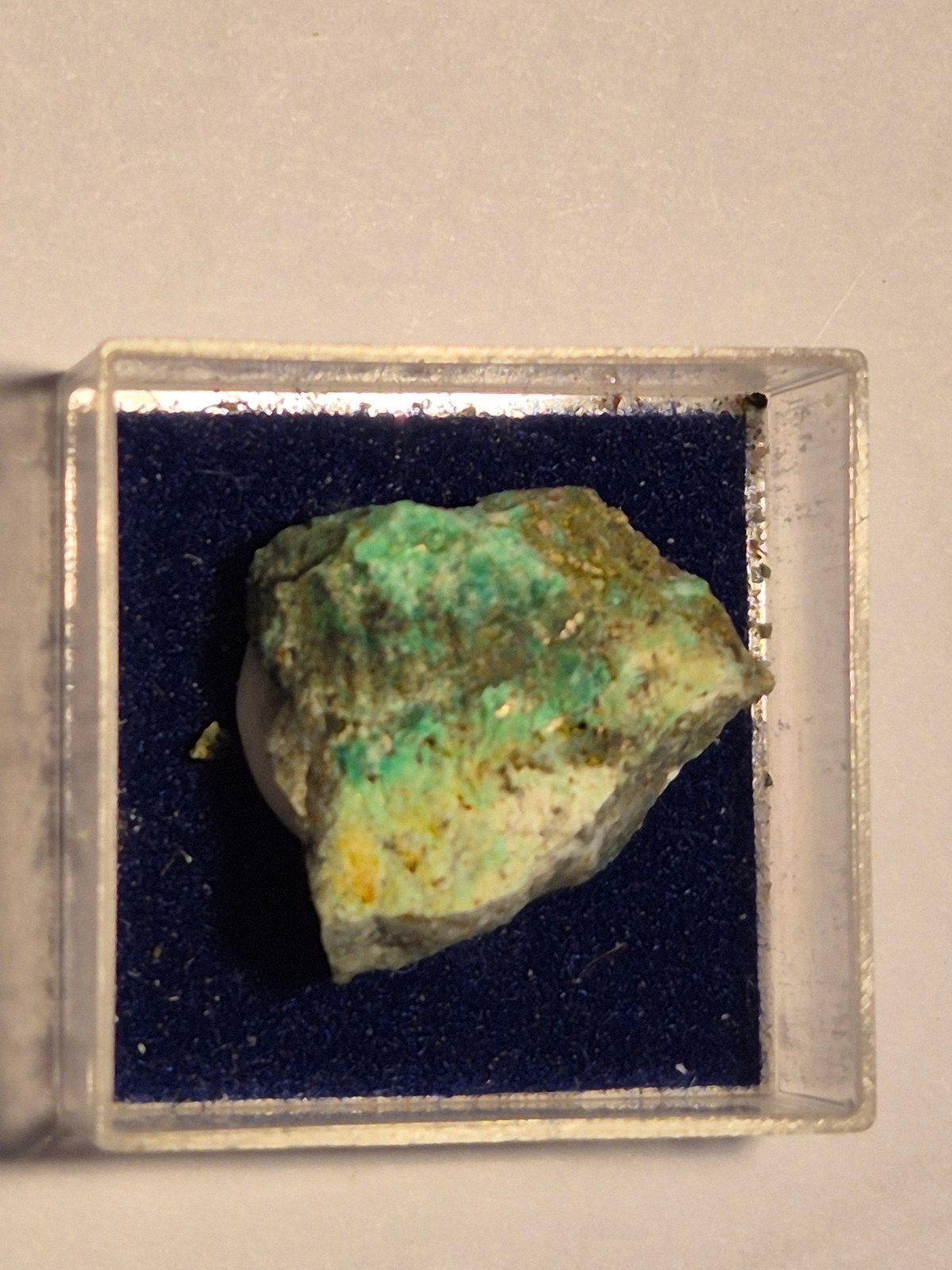 zeer interessante micromount met zilver in chrysocolla, Ophalen of Verzenden