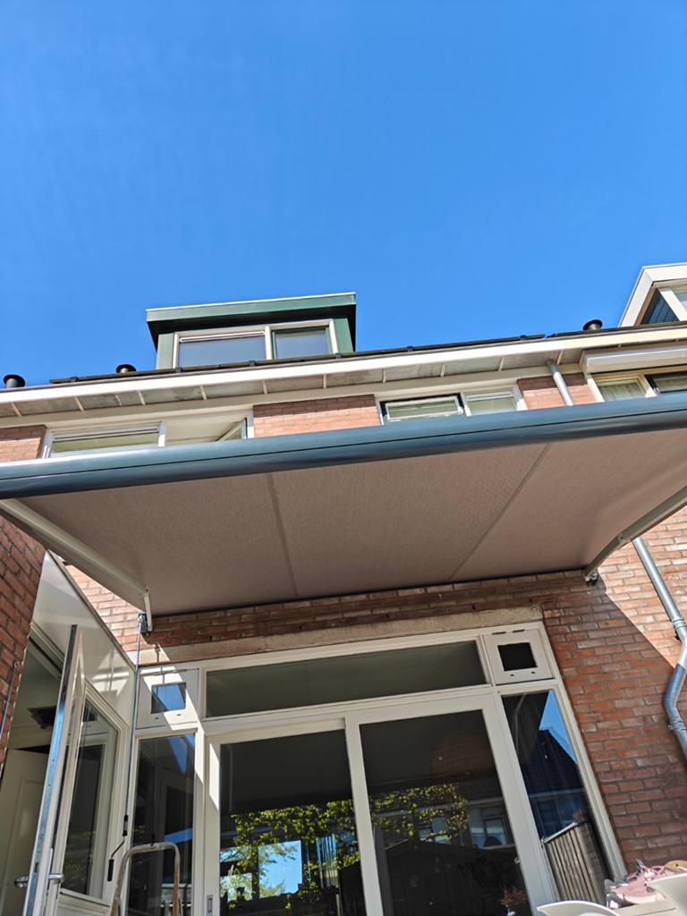 Zonnescherm antraciet knikarm  270lx340b, Tuin en Terras, Zonneschermen, 150 tot 300 cm, Ophalen, Zo goed als nieuw, Knikarmscherm