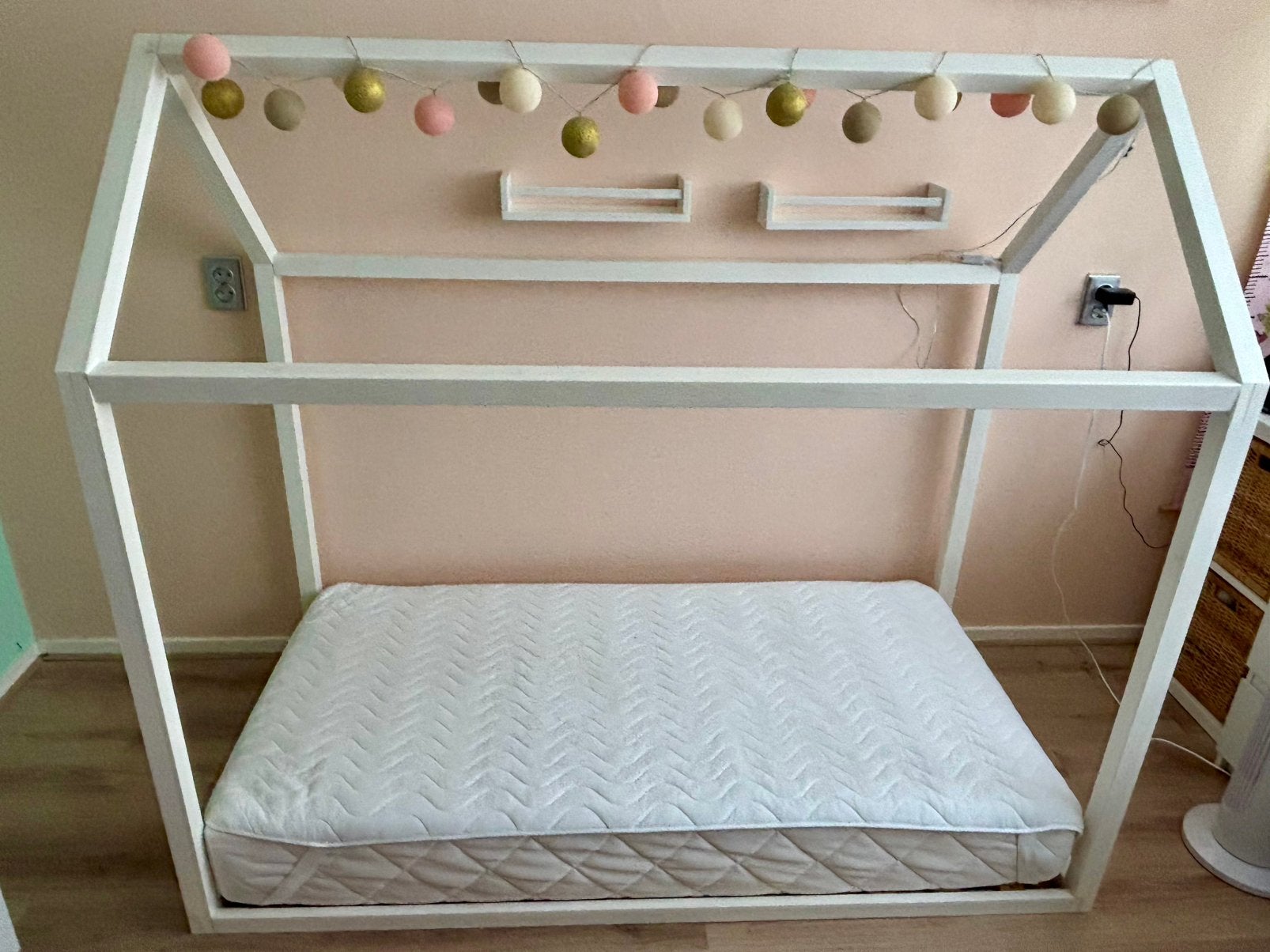 Kinderbed Montessori van Petite Amelie, Kinderen en Baby's, Ophalen, 70 tot 85 cm, Zo goed als nieuw, Matras