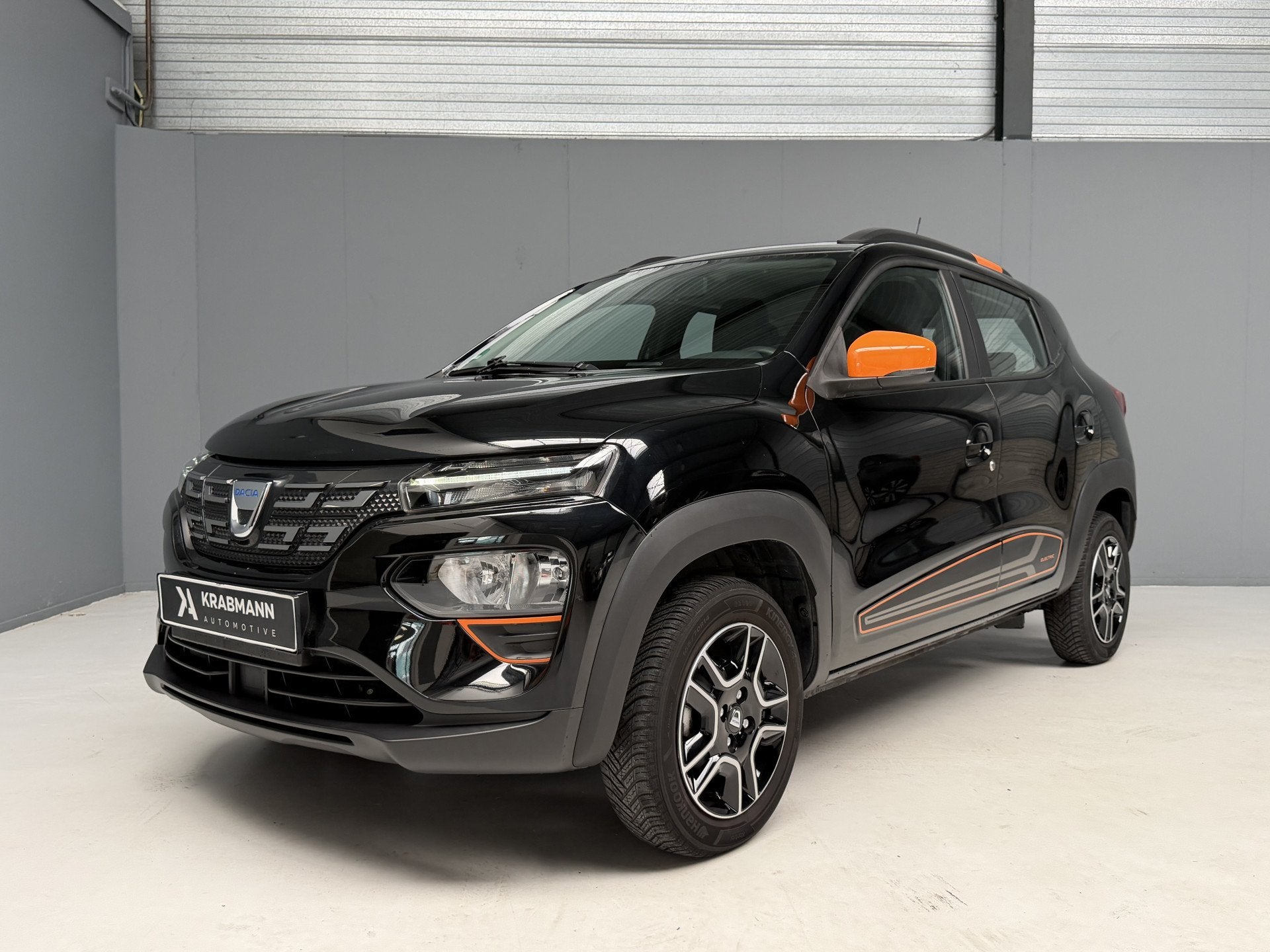 Dacia Spring Comfort Plus (Orange Pack) 27 kWh GARANTIE|Came, Auto's, Dealer onderhouden, Gebruikt, 230 km, Zwart