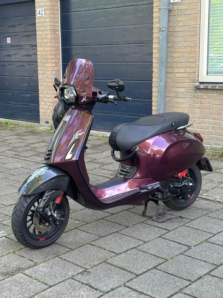 Vespa Sprint 50cc 2v Carbon BMW INDIVIDUAL KLEUR, Fietsen en Brommers, Scooters | Vespa, Ophalen, Overige modellen, Maximaal 45 km/u