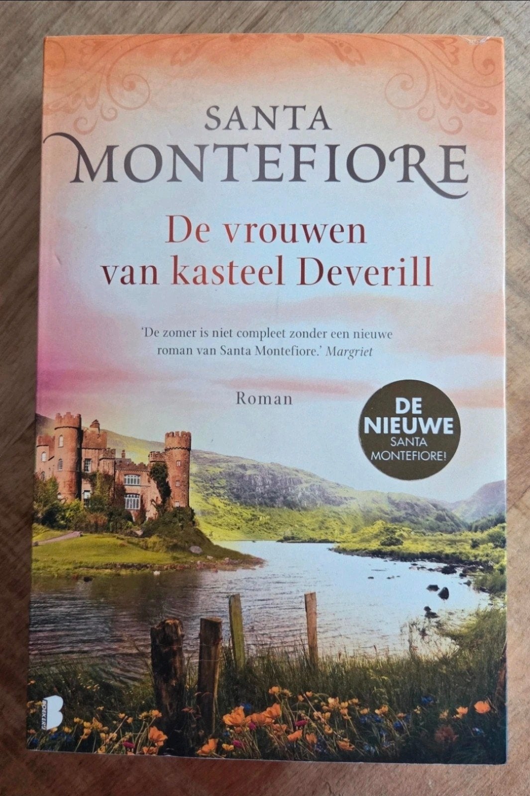 Santa Montefiore - De vrouwen van kasteel Deverill, Boeken, Ophalen of Verzenden, Gelezen, Santa Montefiore