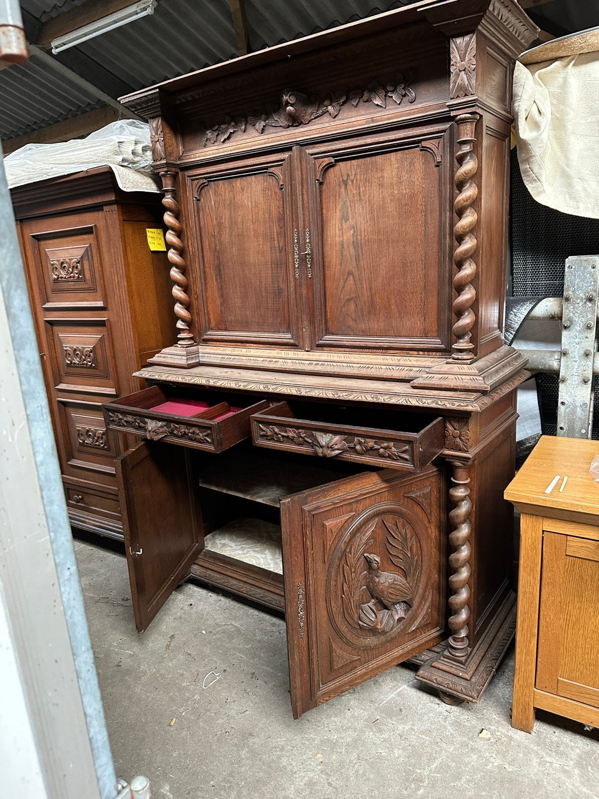 Kast met houtsnijwerk 15€, Ophalen