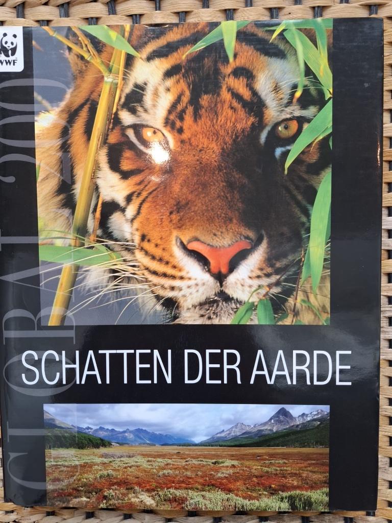 Schatten der Aarde, Boeken, Ophalen of Verzenden, Zo goed als nieuw, Giorgio Ferrero