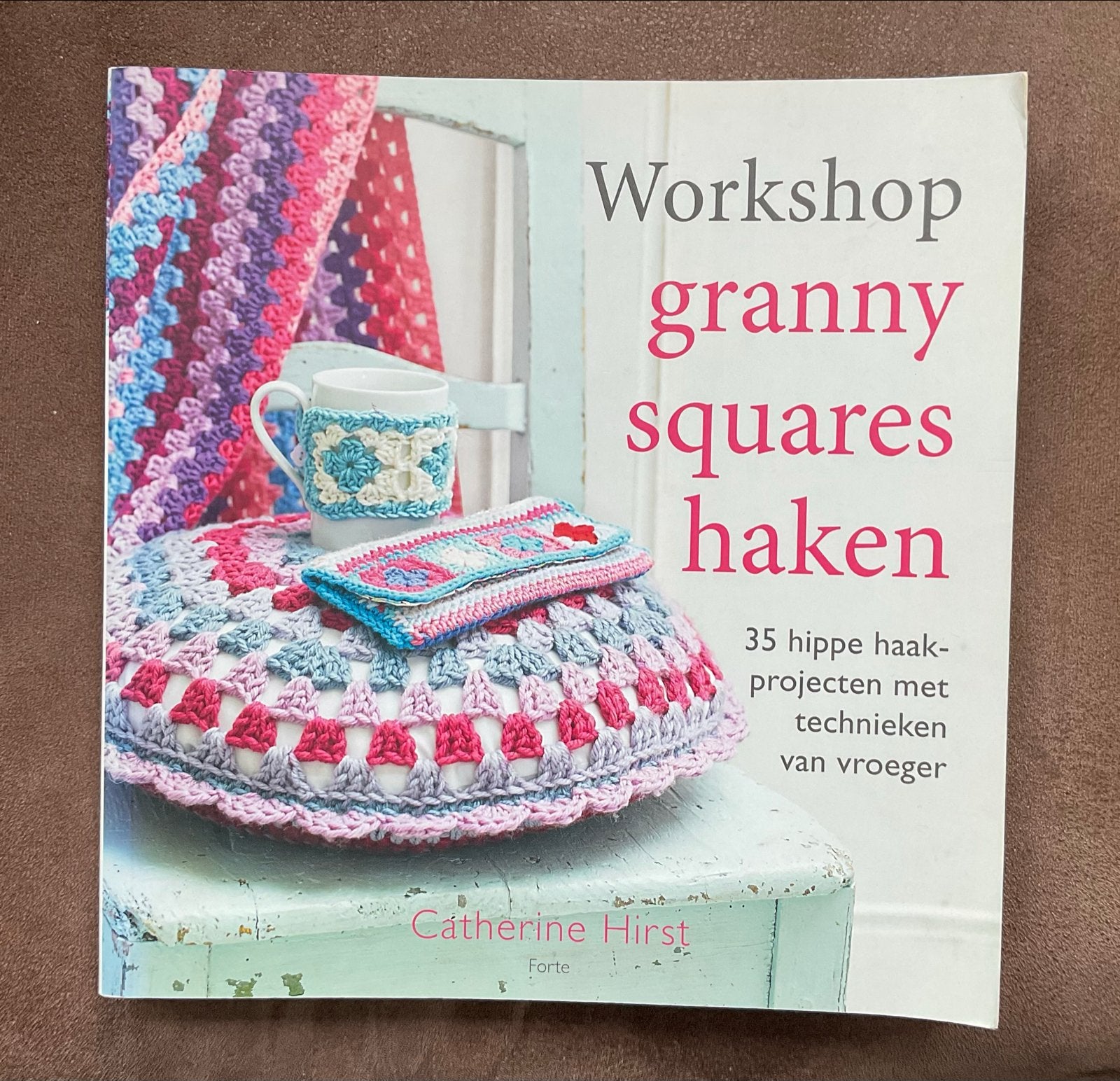 Workshop granny squares haken - Catherine Hirst, Hobby en Vrije tijd, Ophalen of Verzenden, Gebruikt, Breien of Haken, Patroon of Boek