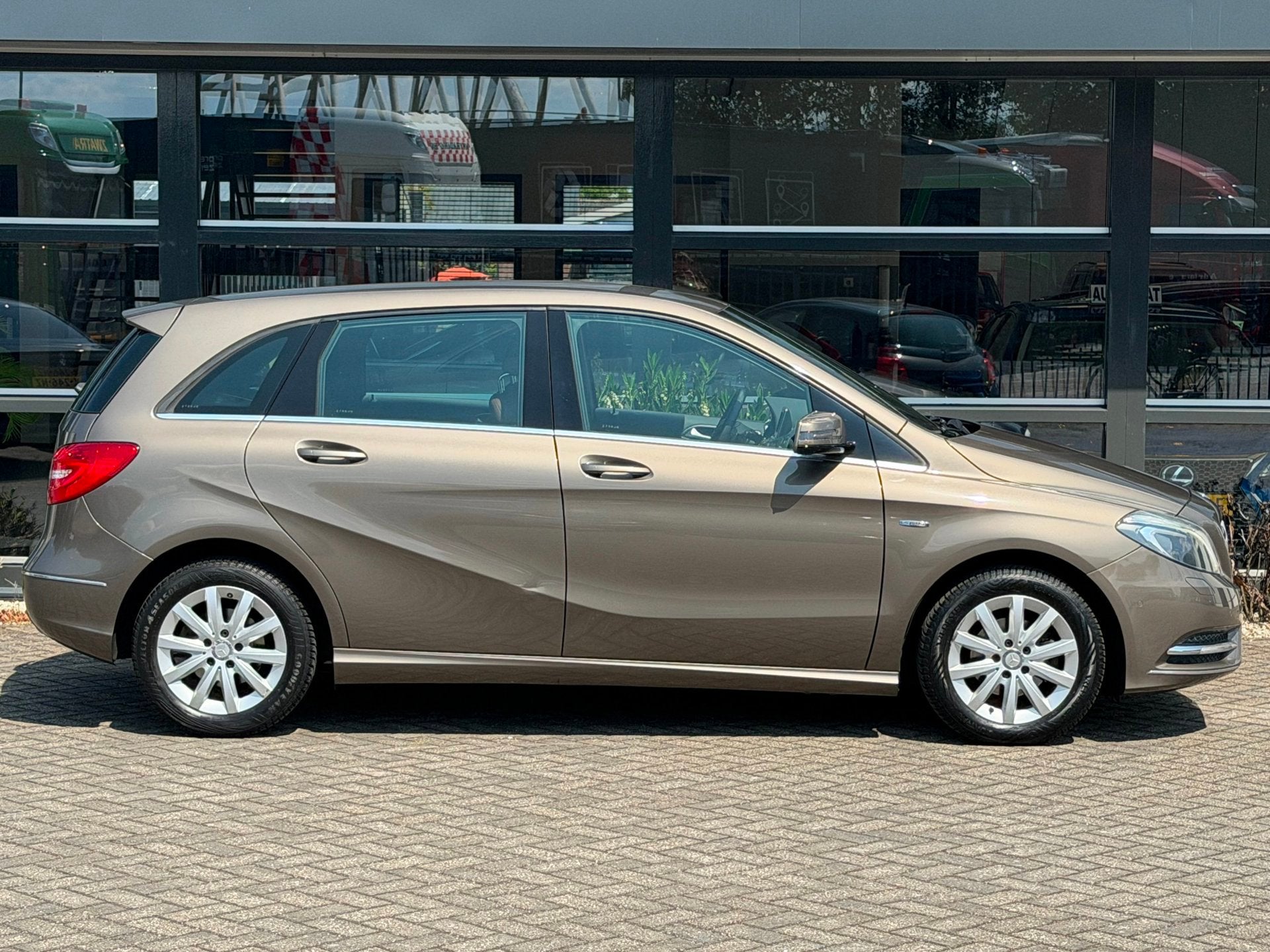 Mercedes-Benz B-klasse 180 Ambition Automaat Rijklaar NAP AP, Auto's, Mercedes-Benz, Euro 5, 1325 kg, Gebruikt, 4 cilinders