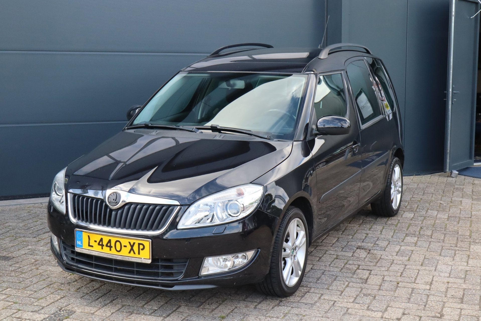 Skoda Roomster 1.2 TSI Ambition-Airco-Automaat, Auto's, 4 cilinders, Roomster, Zwart, Bedrijf