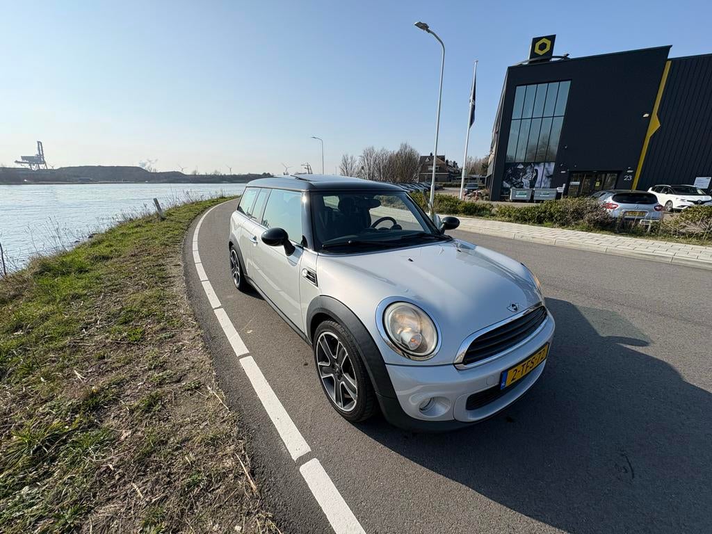 Mini Clubman 1.6 Cooper 2010 Wit, Auto's, Mini, Voorwielaandrijving, 4 cilinders, 4 stoelen, Stationwagon