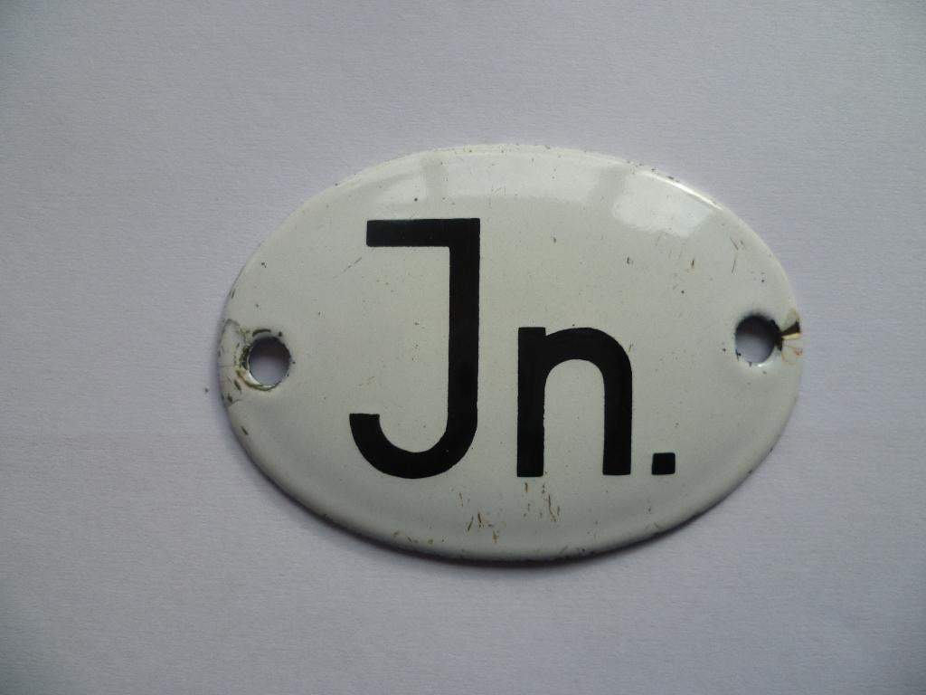 OUD EMAILLE BORDJE MET LETTERS"JN"jaren 60/70, Ophalen of Verzenden, Gebruikt, Reclamebord