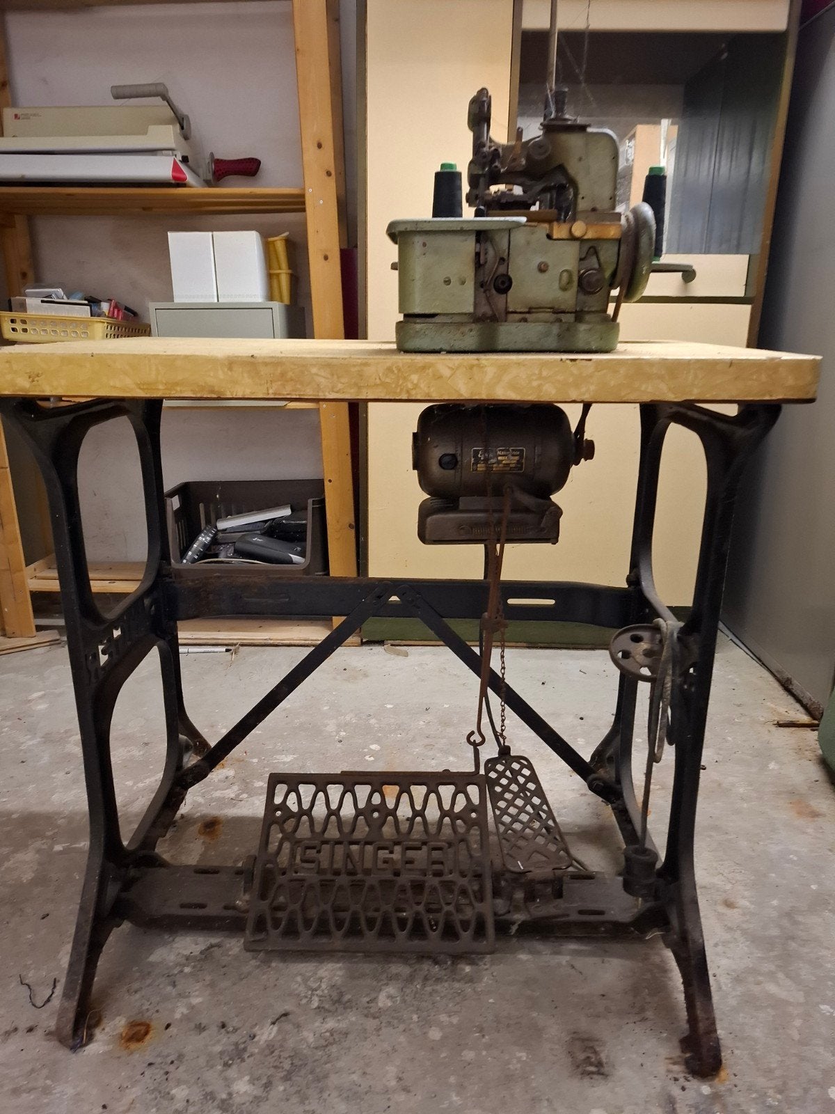 Industrie lockmachine, Hobby en Vrije tijd, Naaimachines en Toebehoren, Gebruikt, Lockmachine, Industrieel, Ophalen